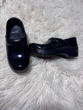 Dansko Size 36 Black Iridescent Clog Shoe Oil Slick Nursing Comfort US 5.5-6